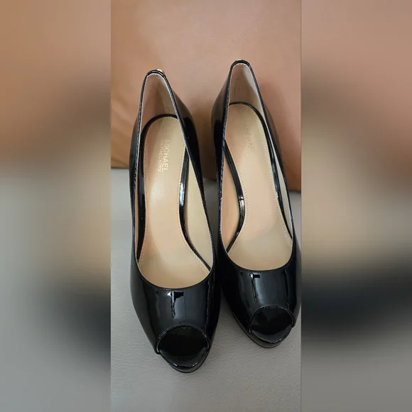 Michael Kors Black Pump Heels Womens Size 8M, Used - Picture 1 of 11